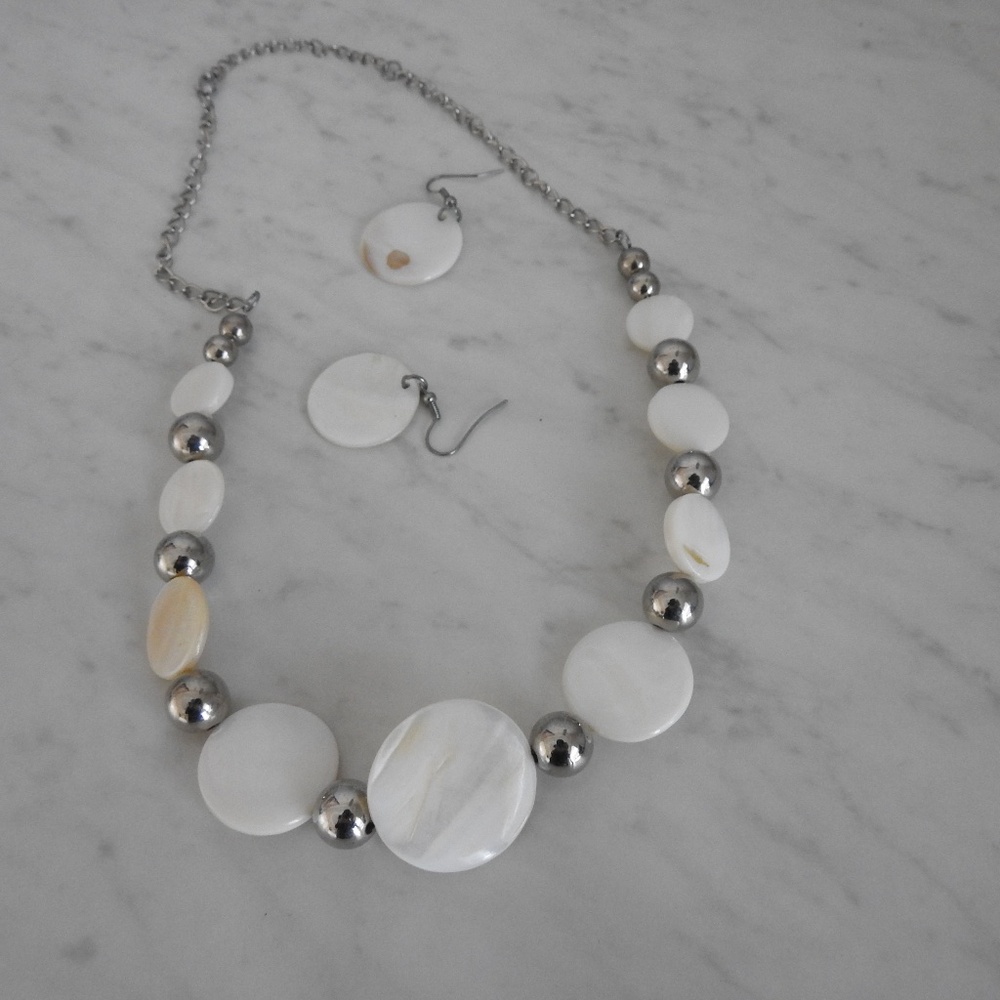 Vintage Avon 21.5 inch simulated pearl and silver necklace and earrings